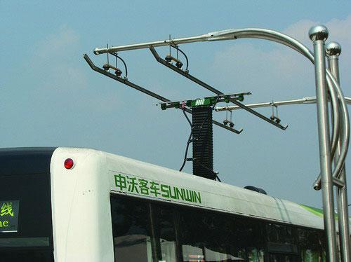超级电容快速充电公交车