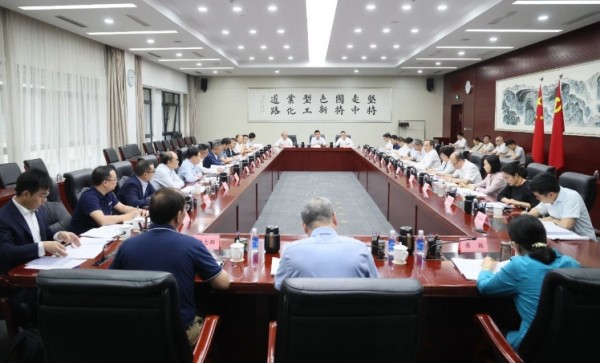 工信部组织14家光伏巨头座谈，将综合治理光伏行业低价无序竞争