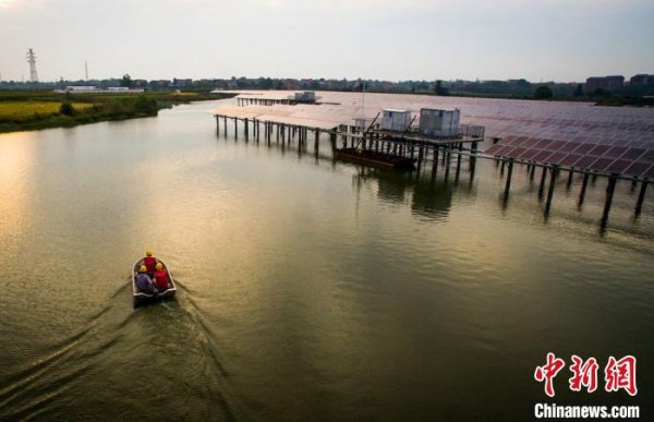 科索沃湖南常德“渔光互补”好风光