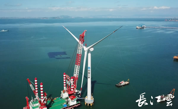 国内首台10兆瓦海上风电机组并网发电