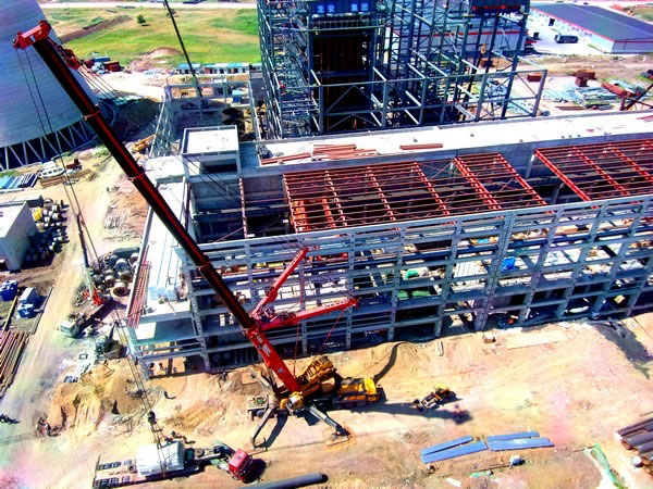黑龙江梅里斯九洲生物质热电联产项目1、2号发电机定子吊装顺利完成