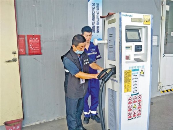 龙华区开展新能源车辆充电停车场安全专项整治 充电桩每月至少排查一次安全隐患
