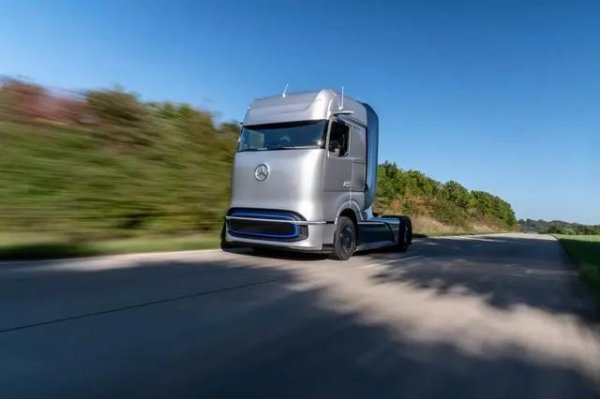 梅赛德斯-奔驰氢燃料电池概念卡车续航可达1000公里