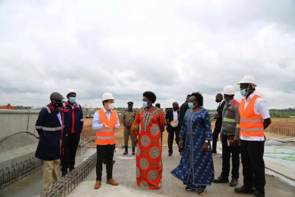 乌干达议长卡达加视察伊辛巴水电站项目