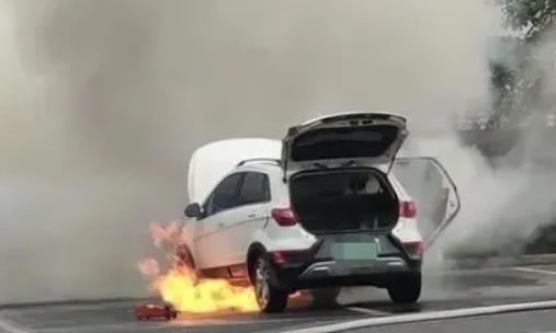 网传北汽新能源EX车型发生起火 目击者：现场有爆炸声