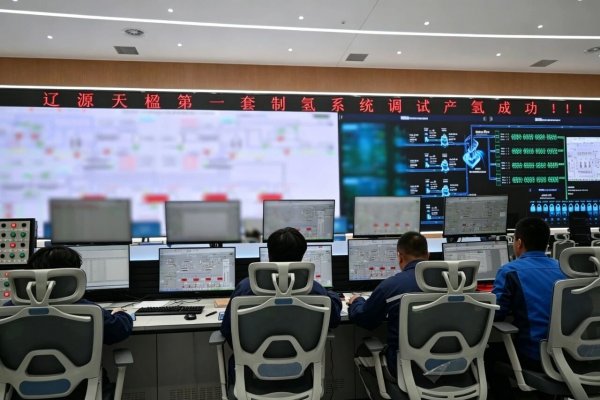 国庆攻坚忙!辽源天楹风光储氢氨醇一体化项目整体联动调试全面展开(图1)
