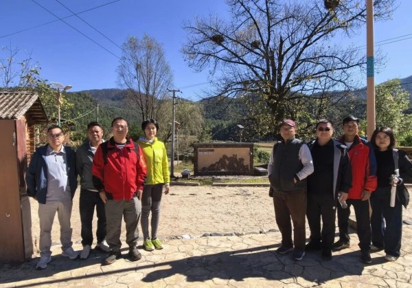 兴储世纪董事长胡浩率队赴凉山考察调研聚焦微电网项目运维与民生用电保障(图3)
