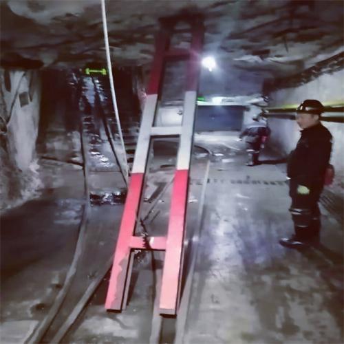 地起式气动挡车栏